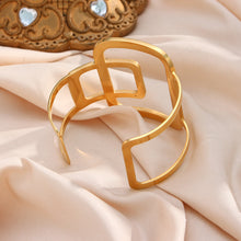 Load image into Gallery viewer, Sculpt Gold Cuff
